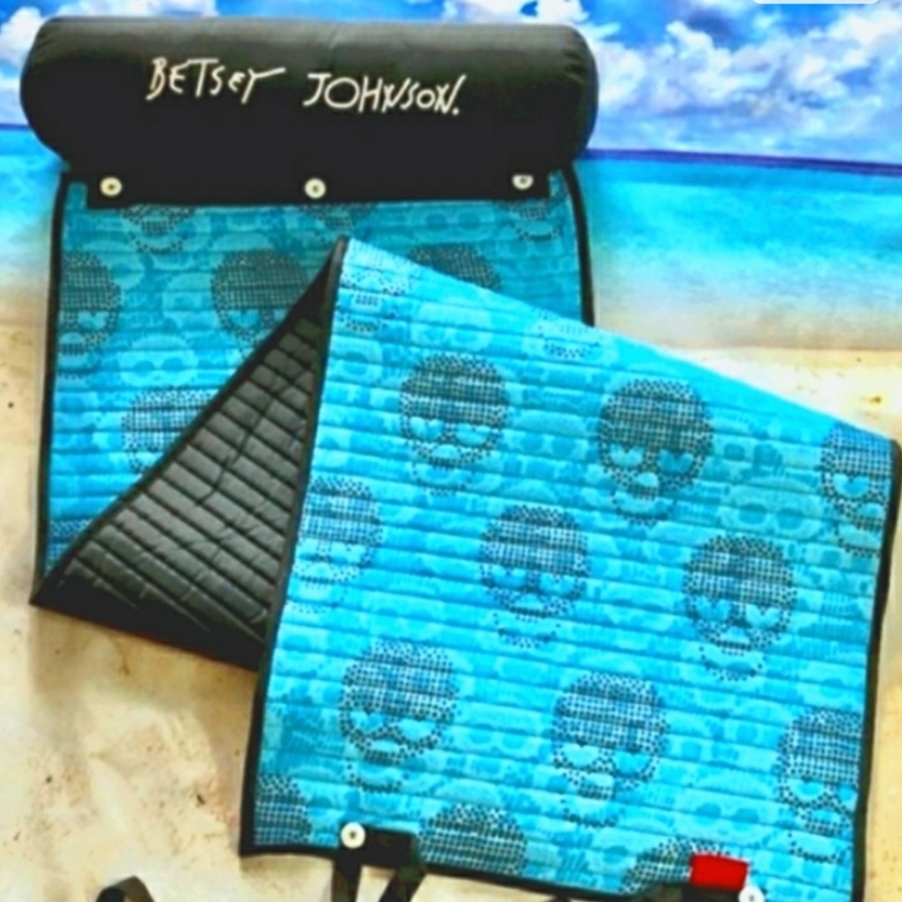 Betsey Johnson Turquoise Skull Yoga Bag View 2
